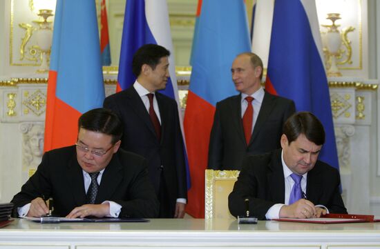 Conclusion of Russian-Mongolian documents
