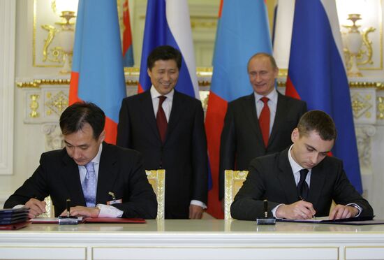 Conclusion of Russian-Mongolian documents