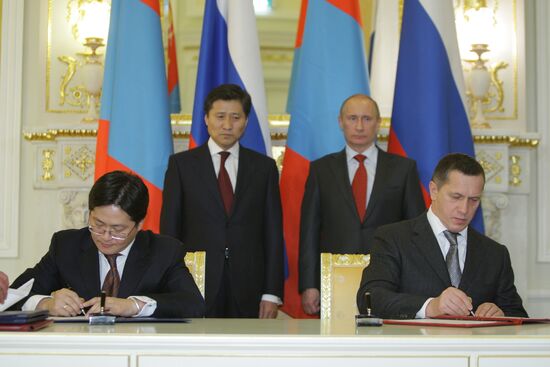 Conclusion of Russian-Mongolian documents