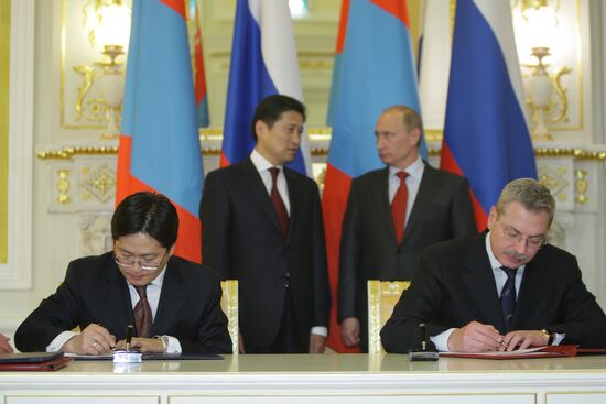 Conclusion of Russian-Mongolian documents