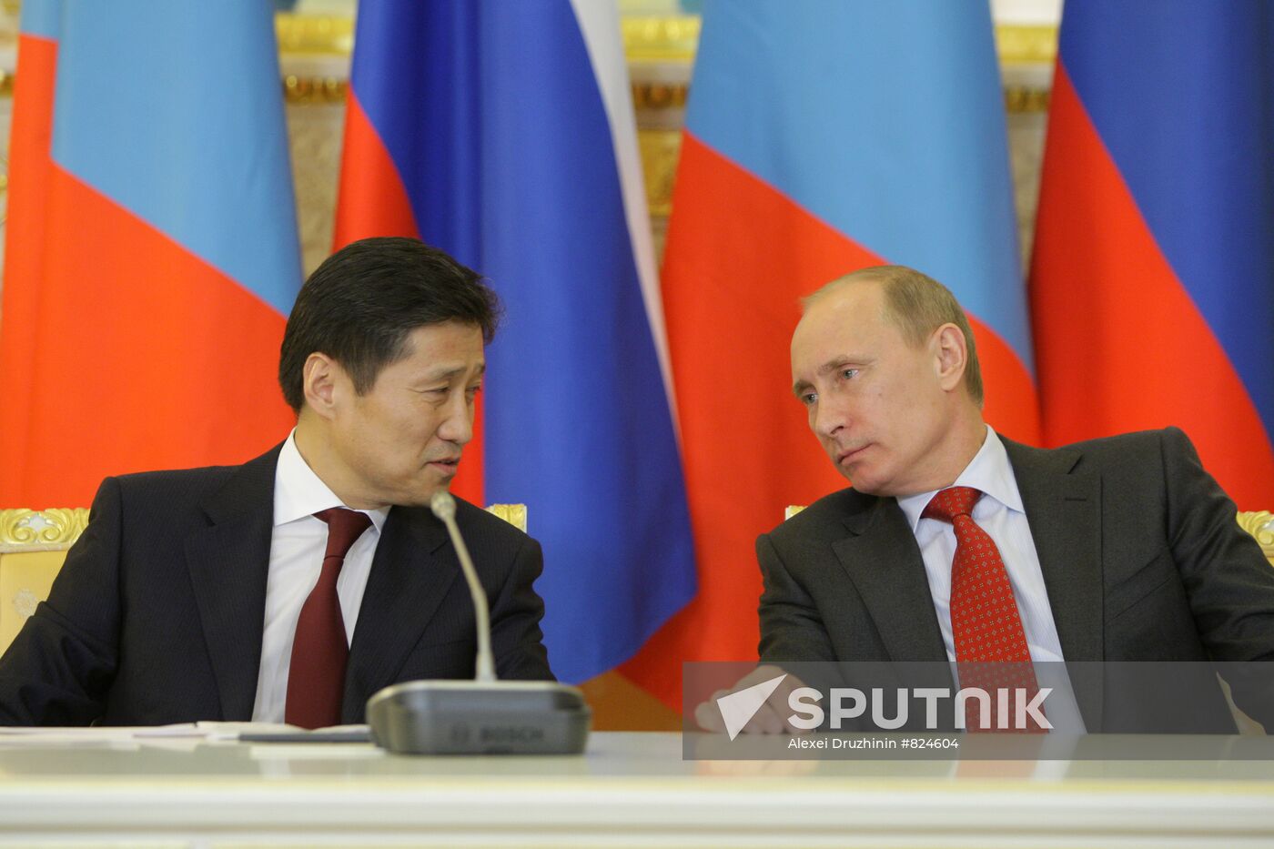 Vladimir Putin and Sukhbaataryn Batbold