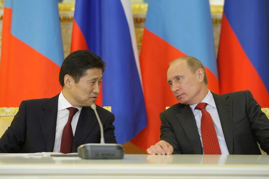 Vladimir Putin and Sukhbaataryn Batbold