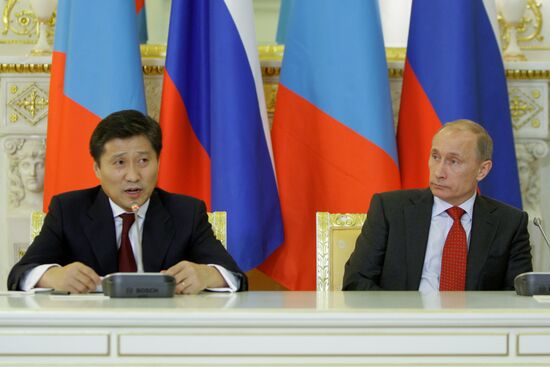 Vladimir Putin and Sukhbaataryn Batbold