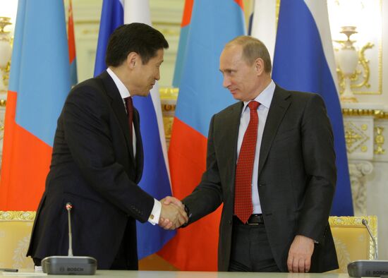 Vladimir Putin and Sukhbaataryn Batbold