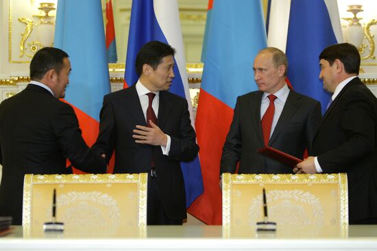 Conclusion of Russian-Mongolian documents