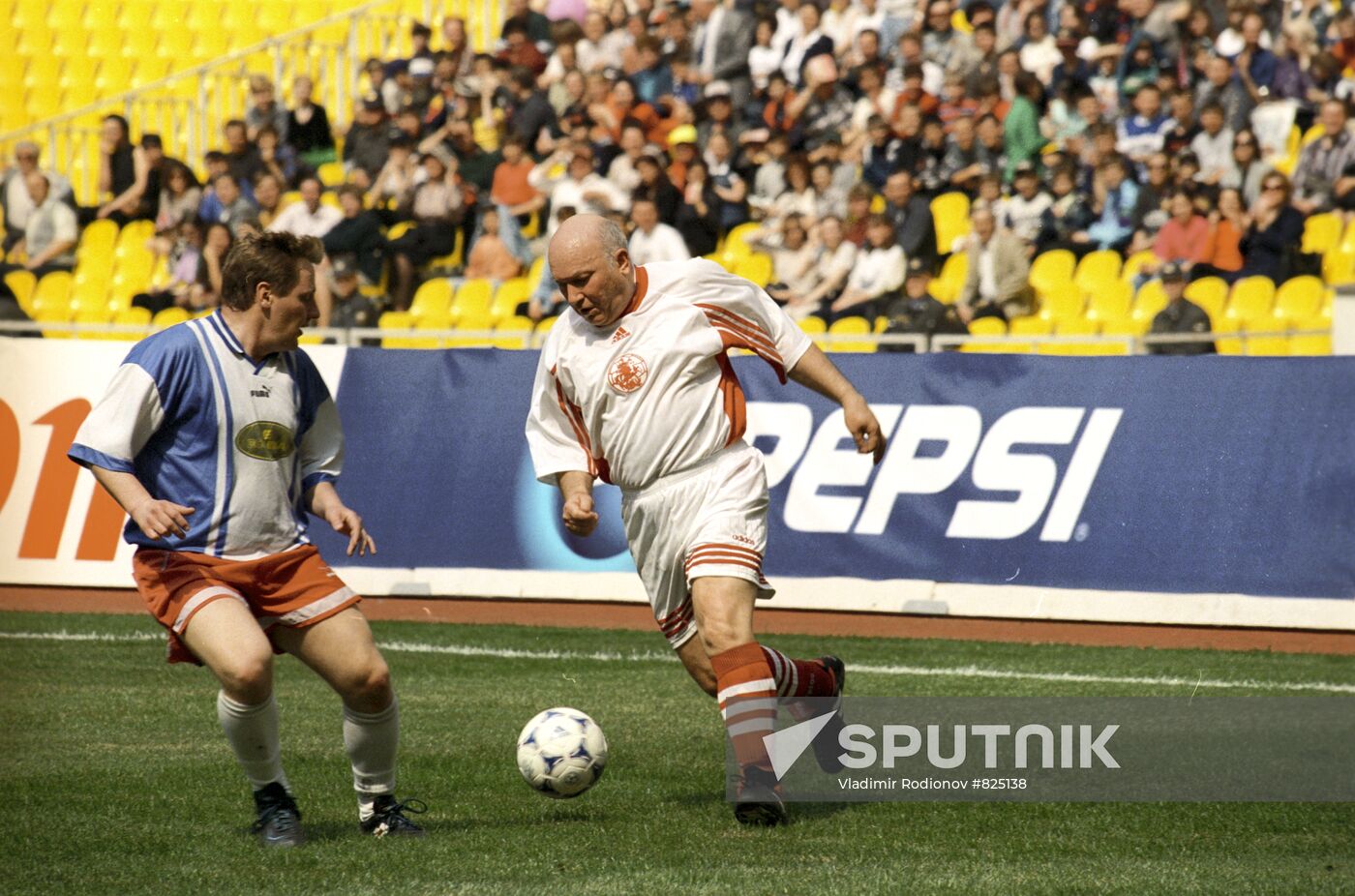 Yury Luzhkov dribbles ball