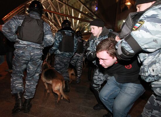 Police on alert on Moscow's Kievsky Rail Terminal square