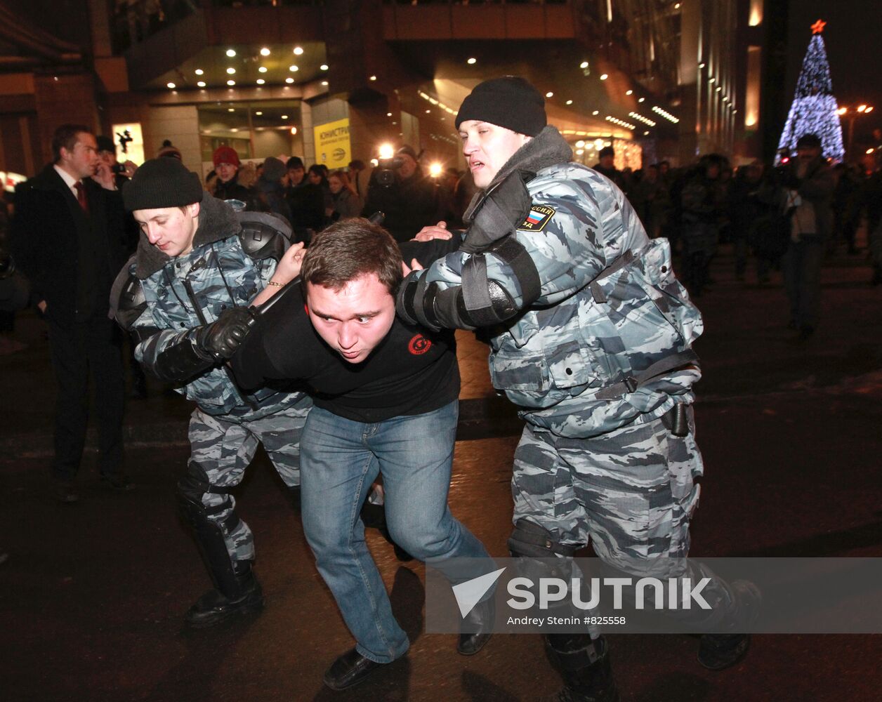 Police on alert on Moscow's Kievsky Rail Terminal square