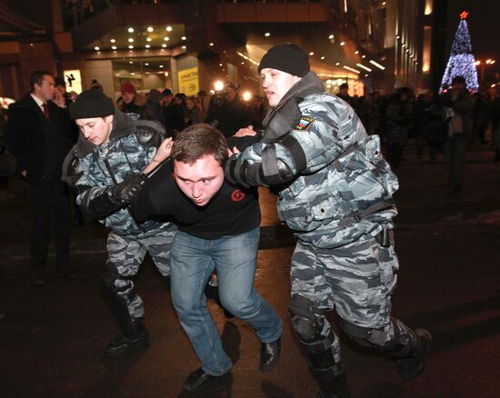 Police on alert on Moscow's Kievsky Rail Terminal square
