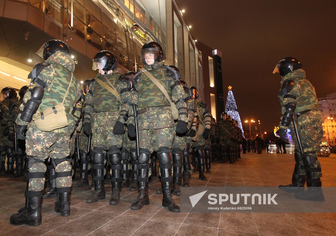 Police on alert at Moscow's Kievsky Rail Terminal