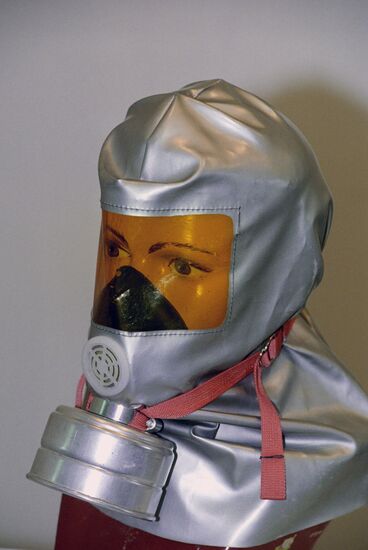 Gas and smoke protection set