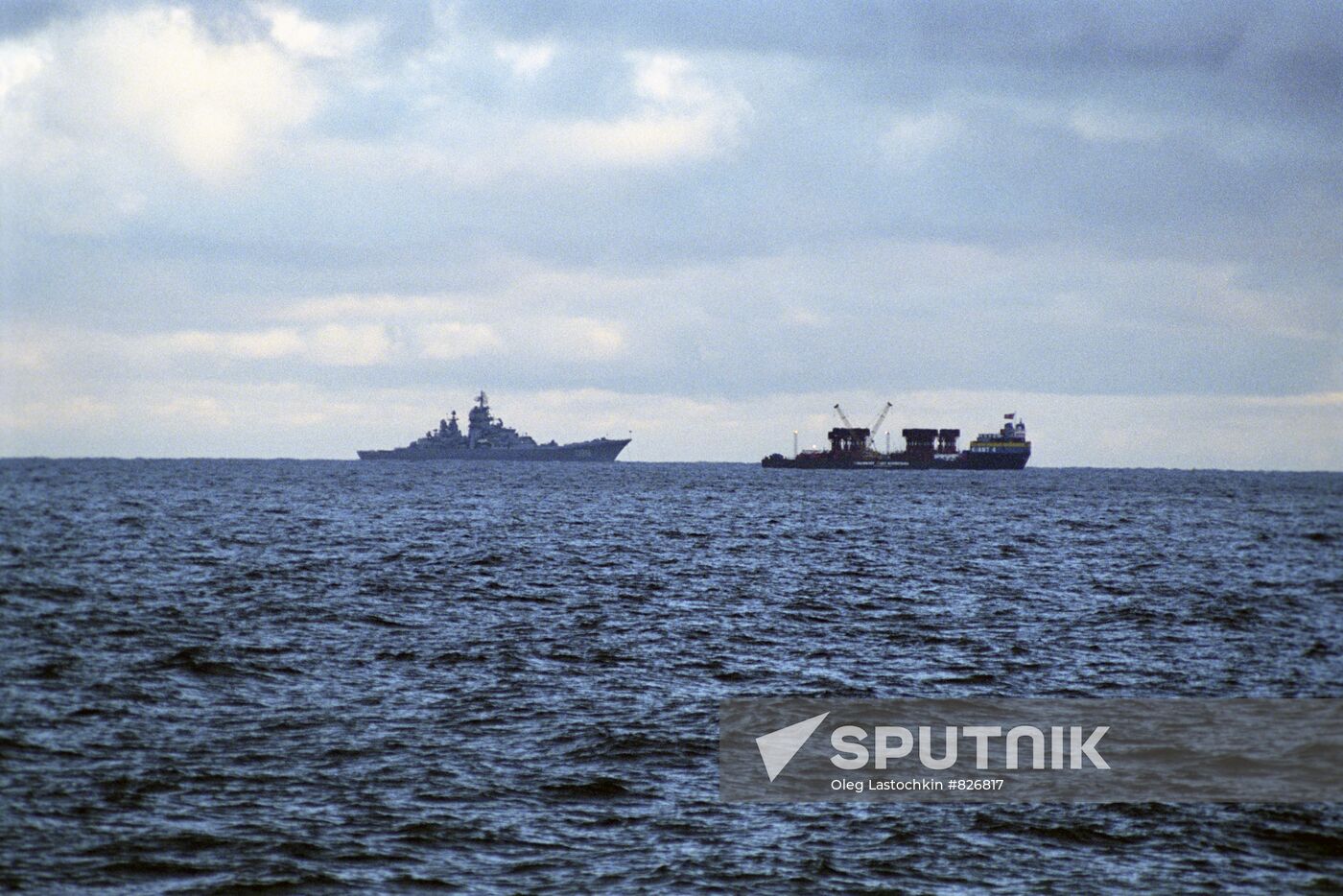 Raising the Kursk nuclear-powered submarine