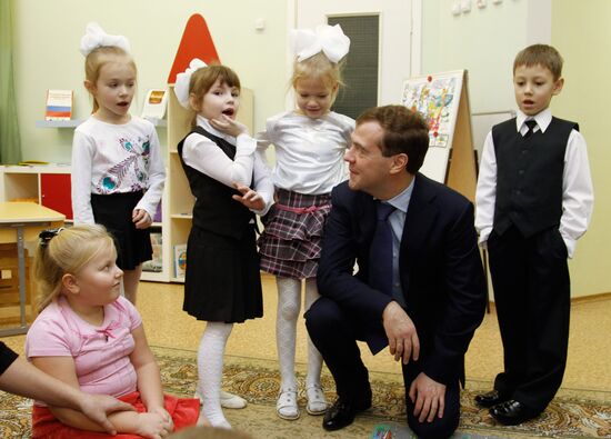 Dmitry Medvedev visits a Moscow kindergarten