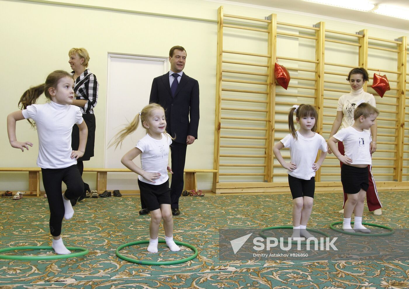 Dmitry Medvedev visits Moscow kindergarten