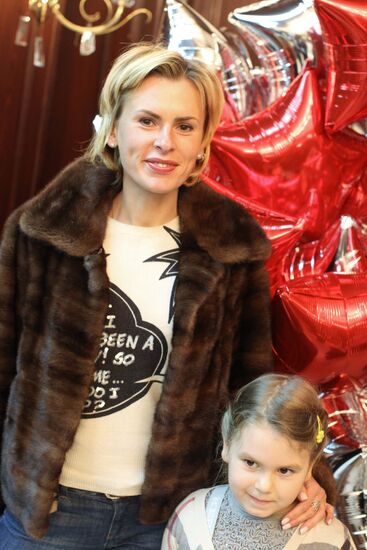 Yelizaveta Krutsko with daughter Ameli