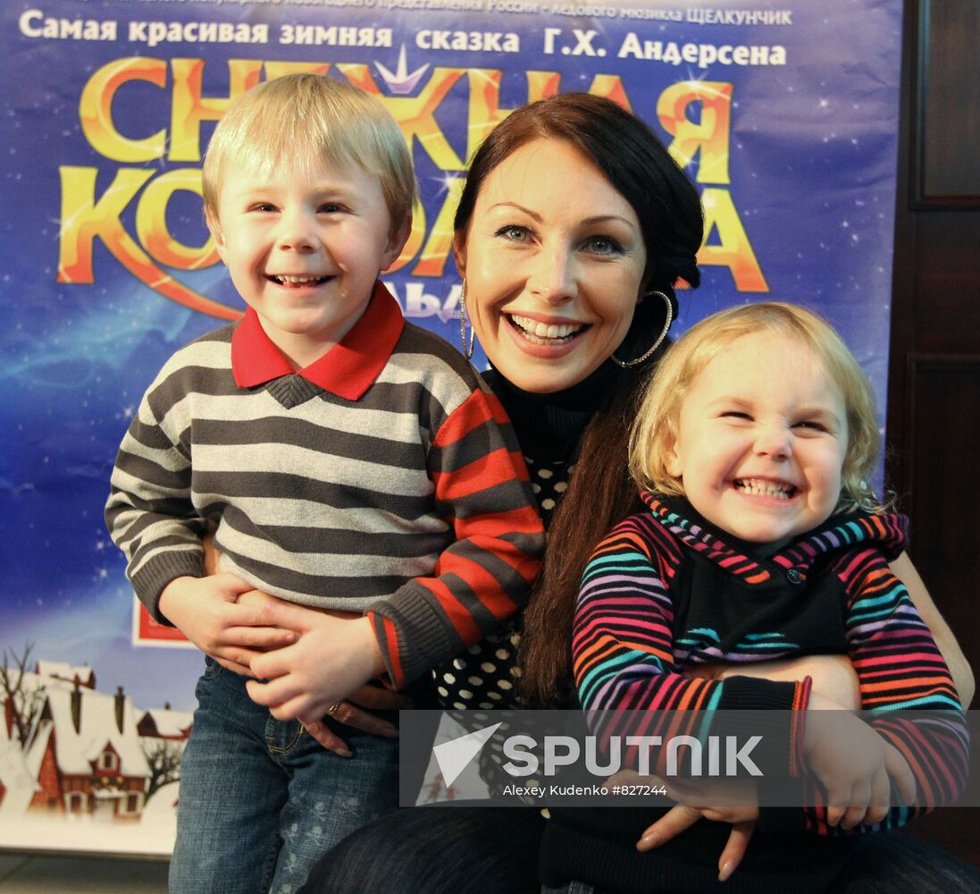 Natalya Bochkaryova with son Vanya and daughter Masha