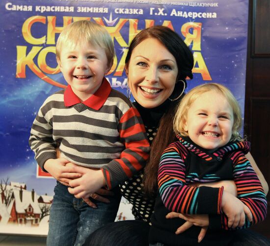 Natalya Bochkaryova with son Vanya and daughter Masha