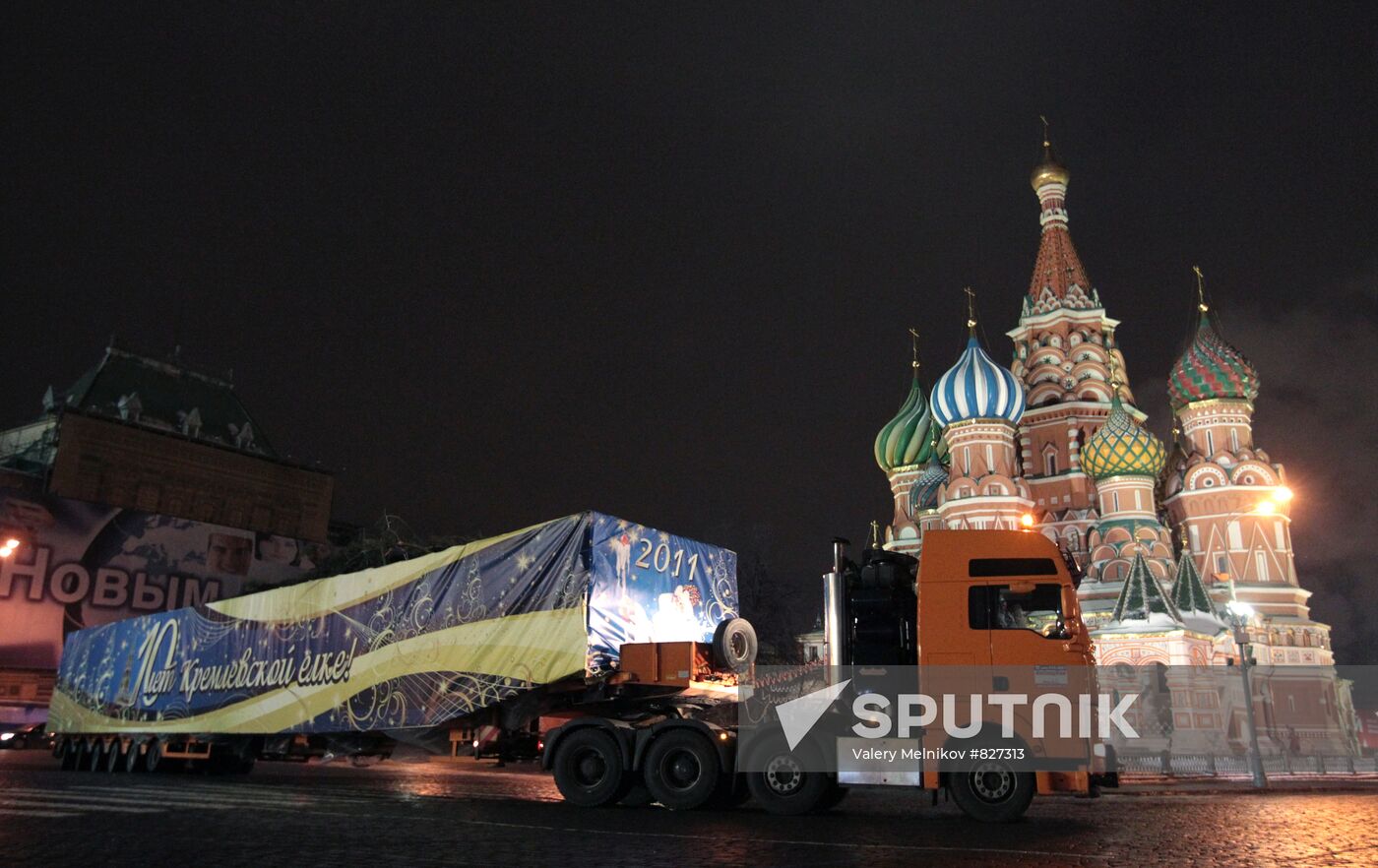 Russia's New Year tree delivered to Kremlin