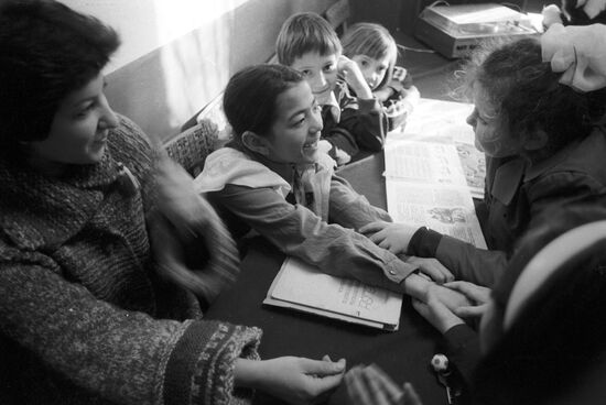 Children of Bulgarian construction workers in Uzbek school