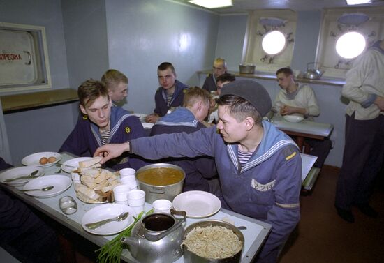 Lunch at Admiral Kharlamov large antisubmarine warfare ship