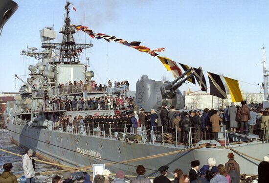 Hoisting of St. Andrew flag at Bespokoiny destroyer