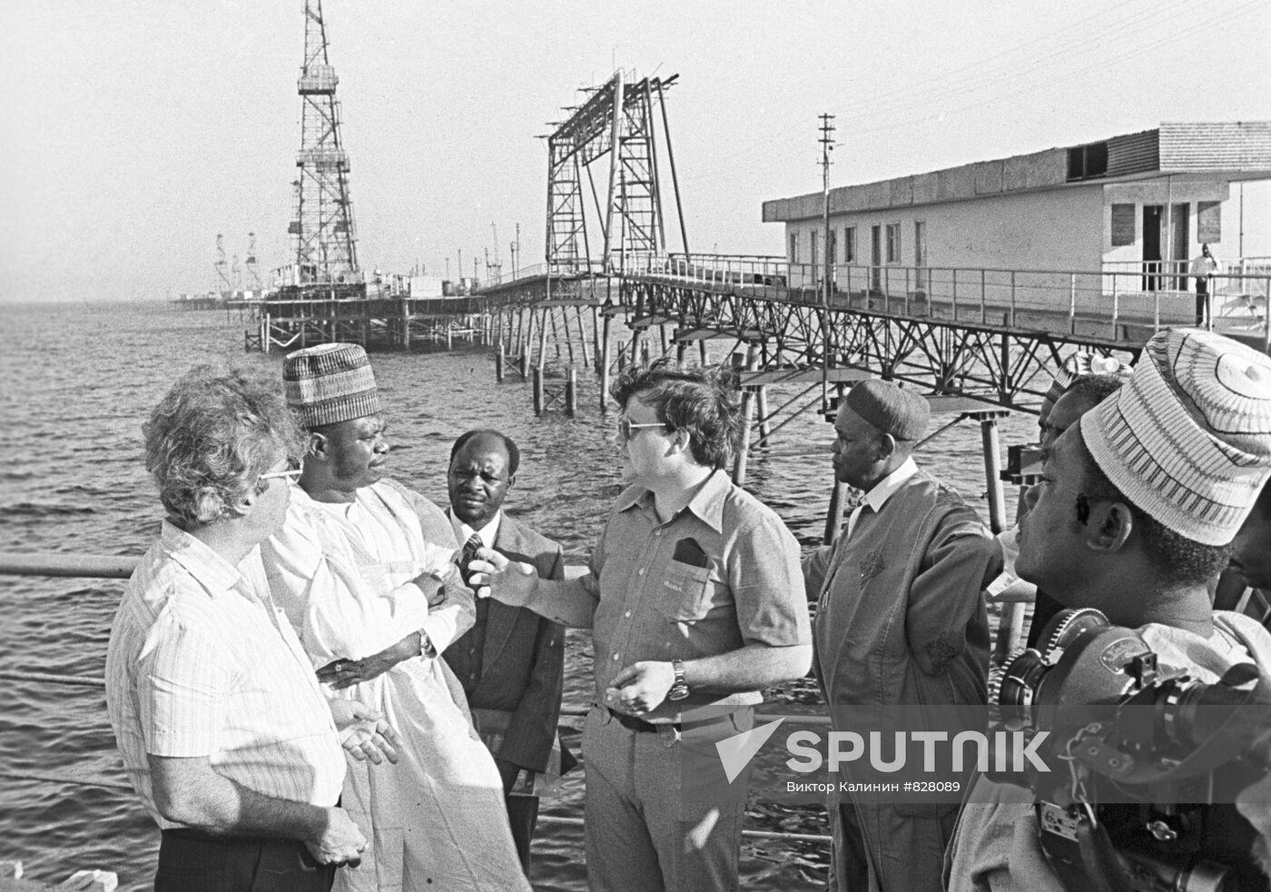 Nigerian delegation at an oil field