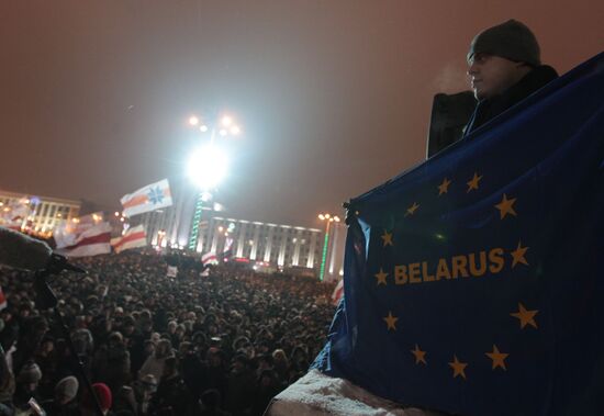 Belarus opposition holds rally