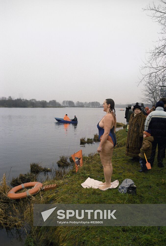 A winter swimmer on the bank of the Moskva River