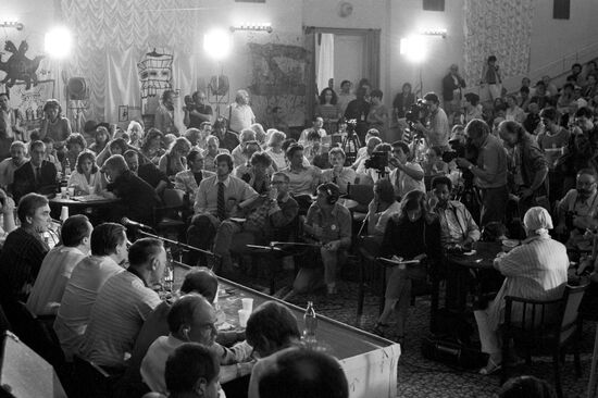 News conference given by heads of Union of Cinematographers