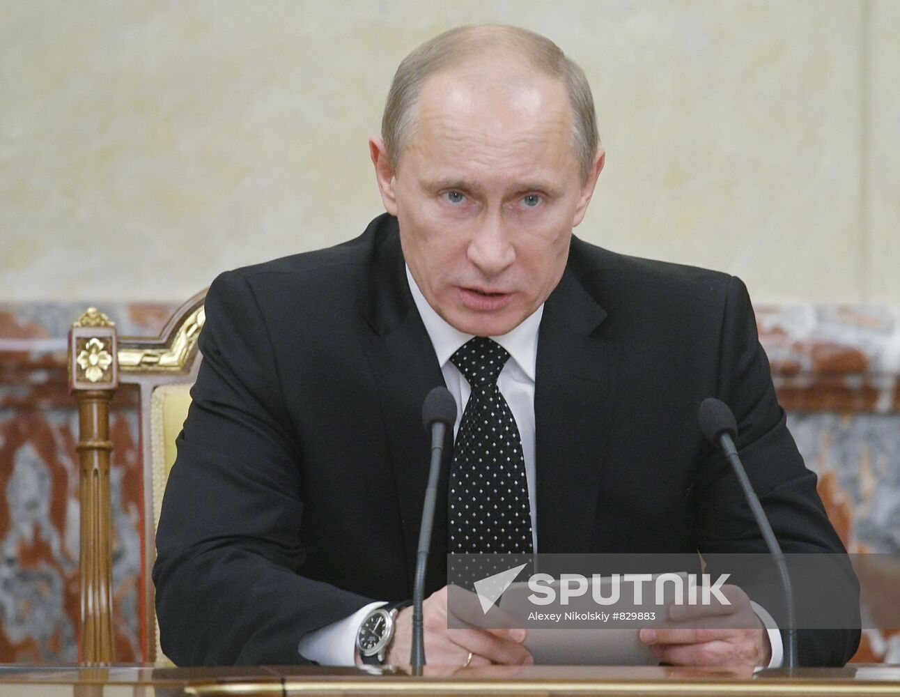 Putin holds Russian government meeting