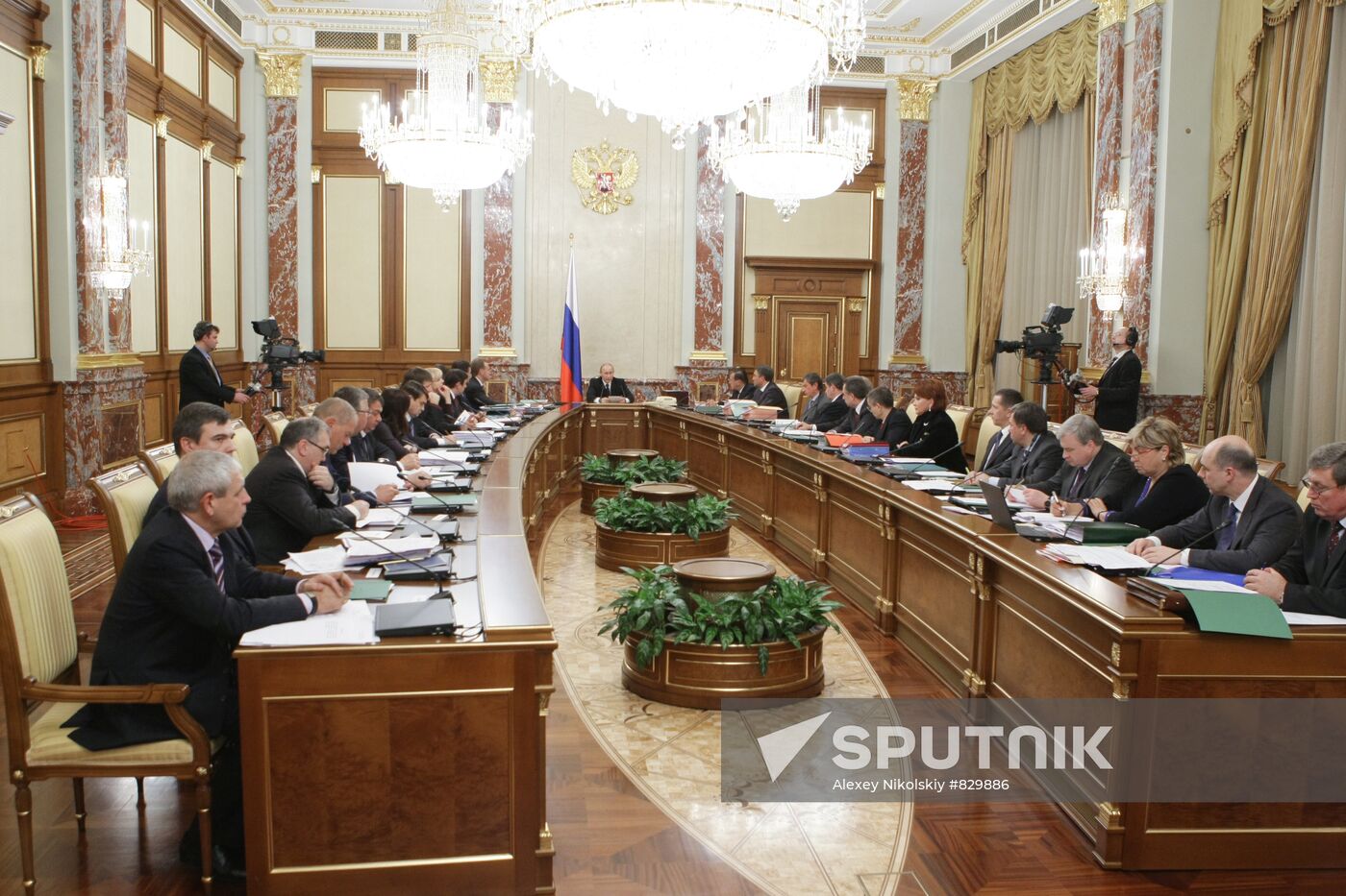 Putin holds Russian government meeting