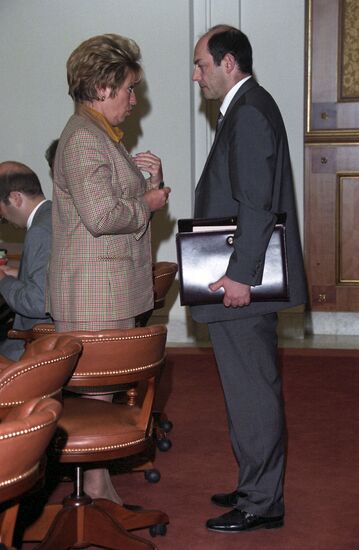 Matviyenko and Rushailo at government meeting