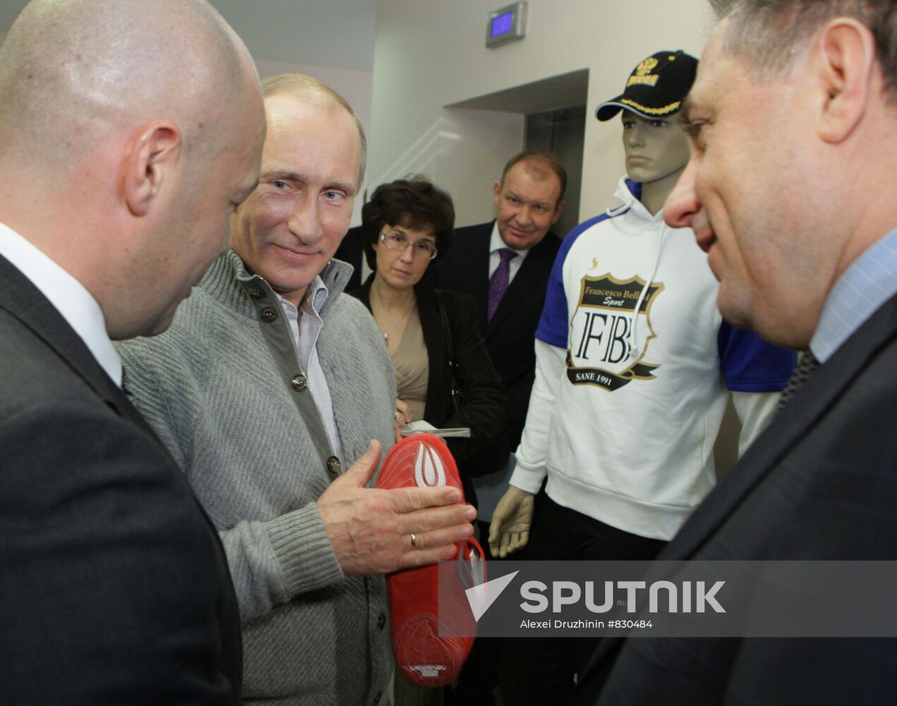 Vladimir Putin visits Moskovsky sports and recreation center