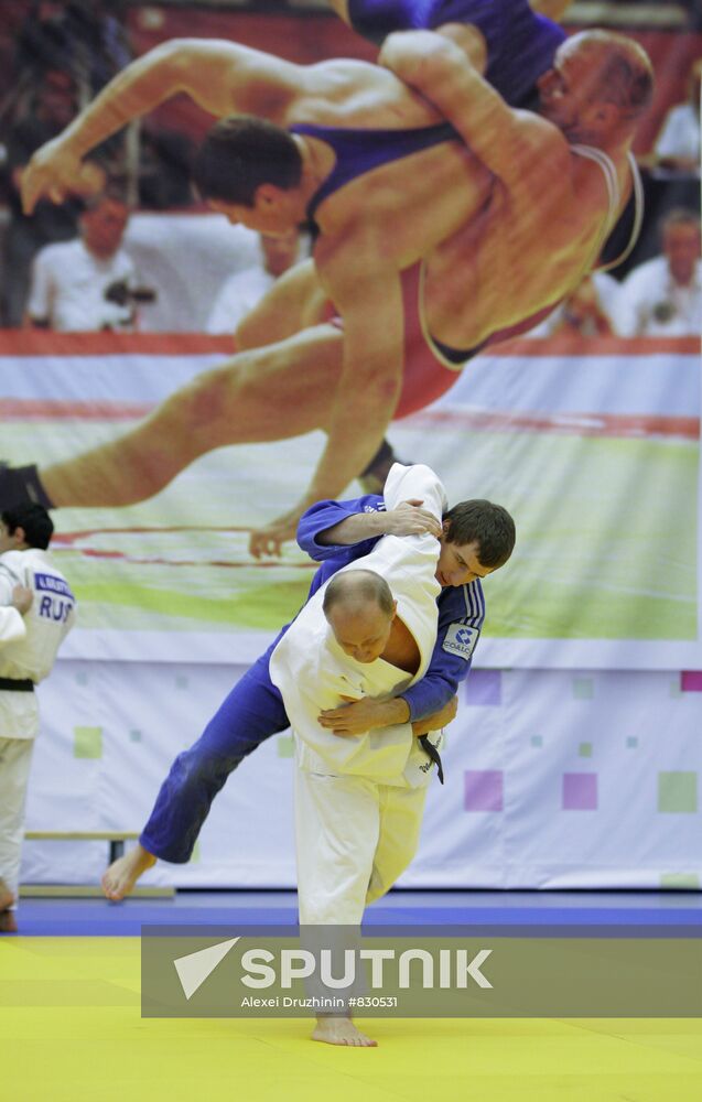 Vladimir Putin attends judo training session