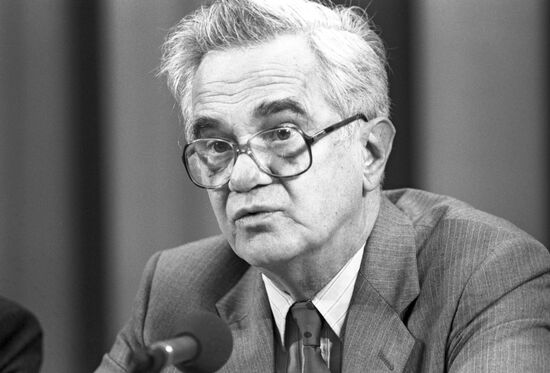 News conference of members of the forum