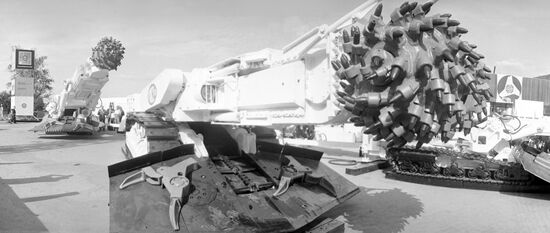 Tunnelling machinery and equipment