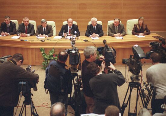 Gennady Zyuganov at a news conference