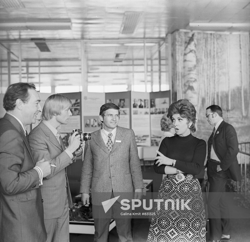 Gina Lollobrigida, Vyacheslav Tikhonov and Oleg Vidov