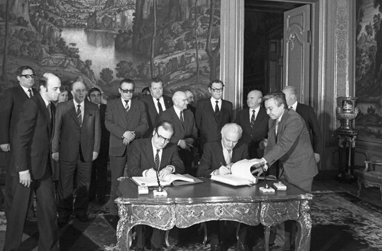 Bulgarian Foreign Minister Pyotr Mladenov visits the USSR