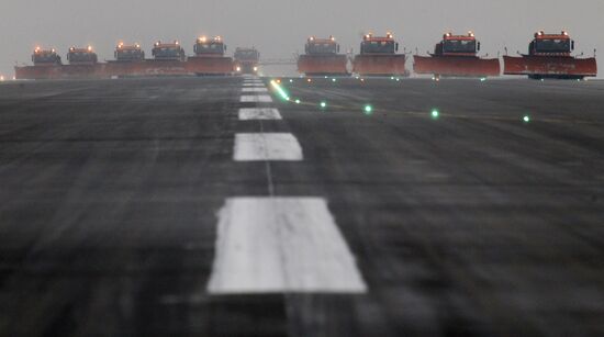 Work of aerodrome services in bad weather conditions