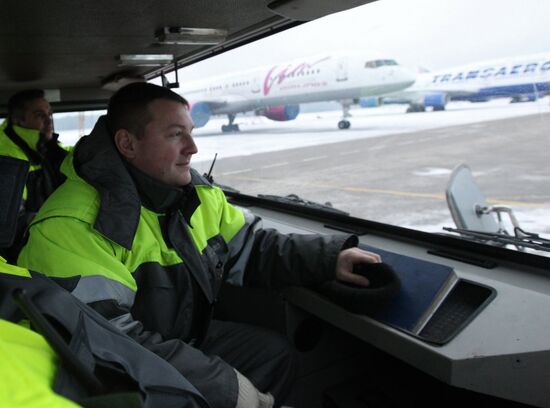 Work of aerodrome services in bad weather conditions