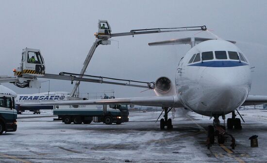 Work of aerodrome services in bad weather conditions