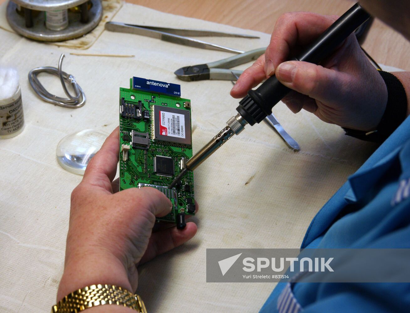 Production and testing of electronic bracelets for offenders
