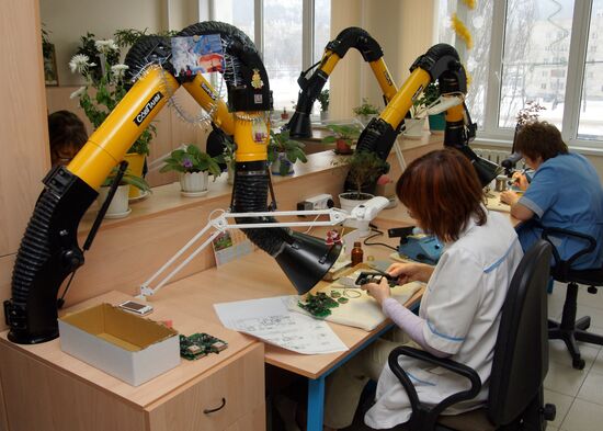 Production and testing of electronic bracelets for offenders