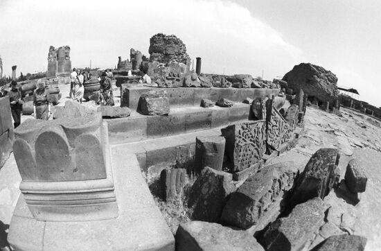 Zvartnots church ruins