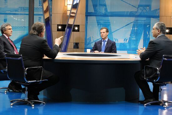 Dmitry Medvedev summed up year 2010 on television