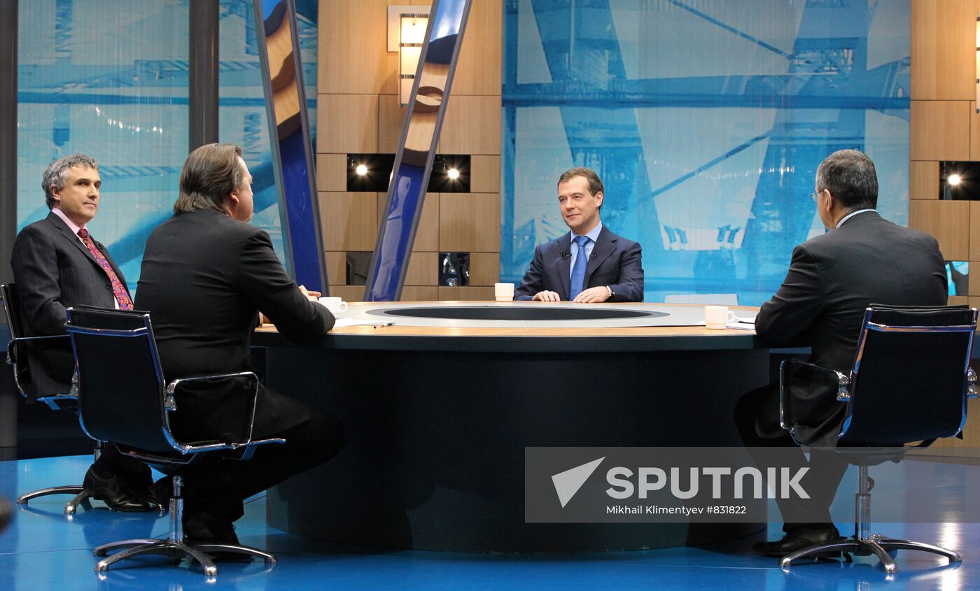 Dmitry Medvedev summed up year 2010 on television