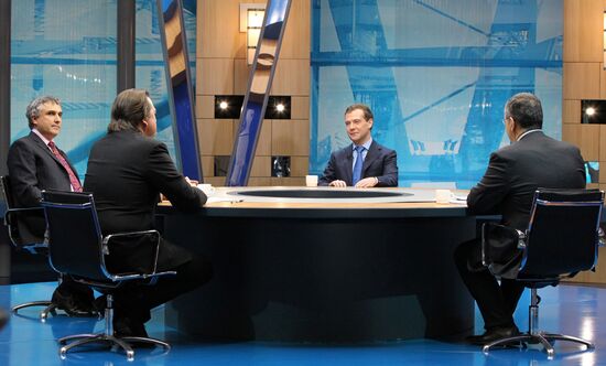 Dmitry Medvedev summed up year 2010 on television