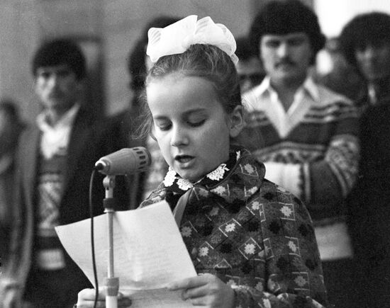 Schoolgirl Galina Popovich