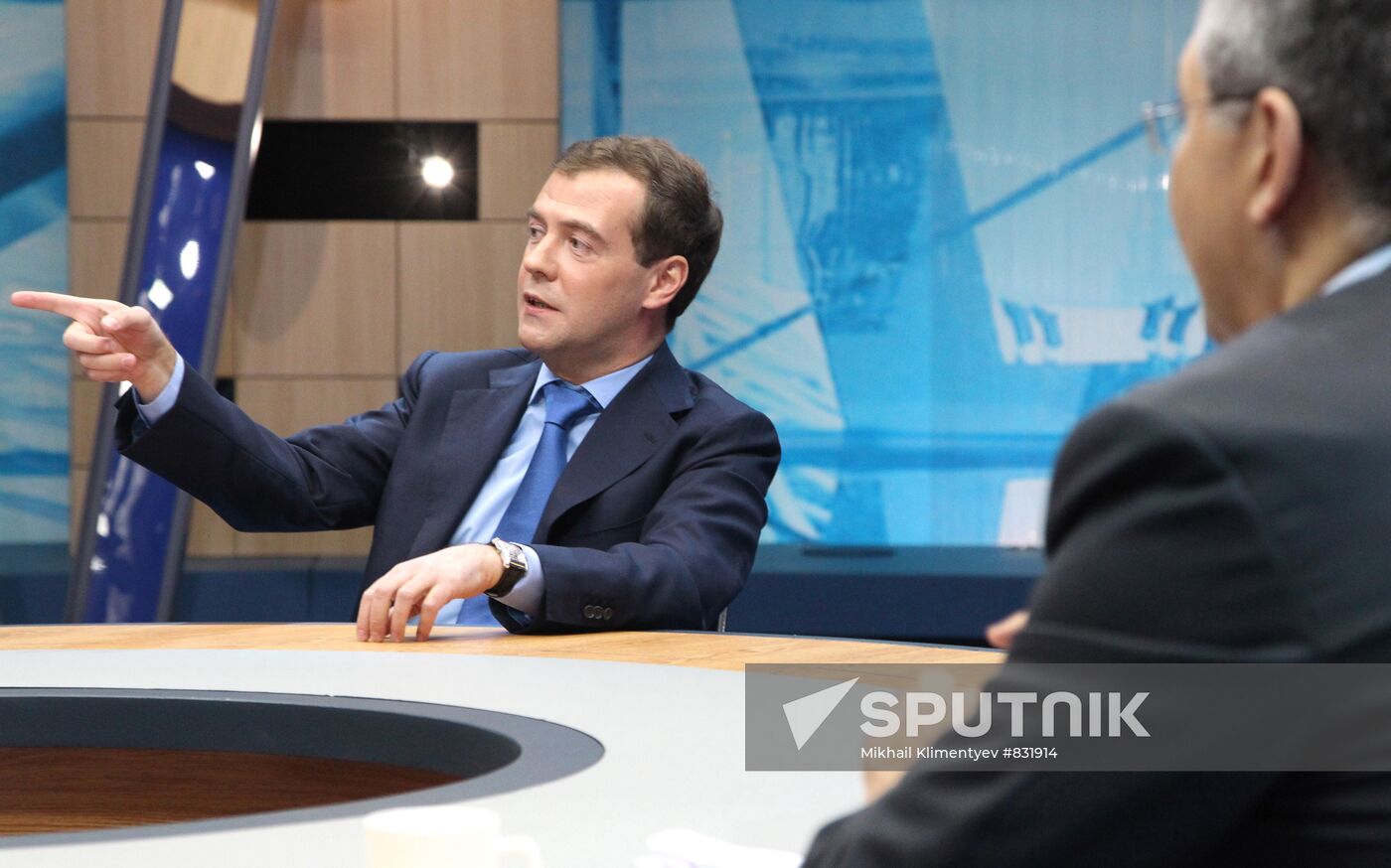 Dmitry Medvedev summed up year 2010 on television